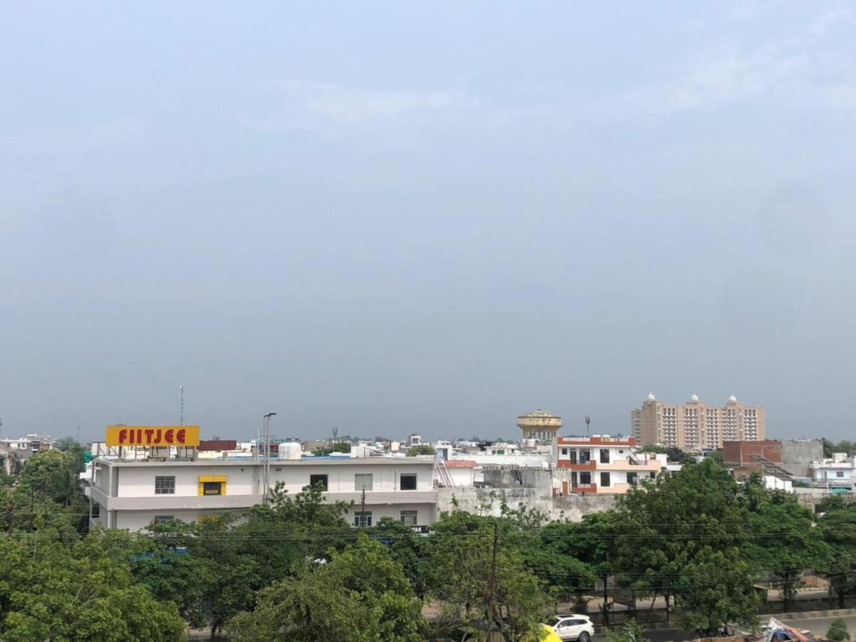 Kingston House * Lucknow